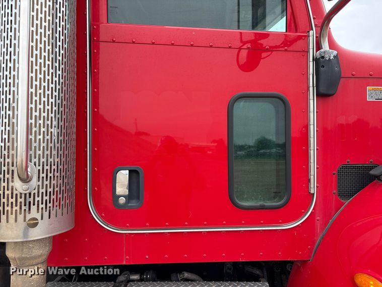 image for item EU0622 2014 Peterbilt 348 dump truck