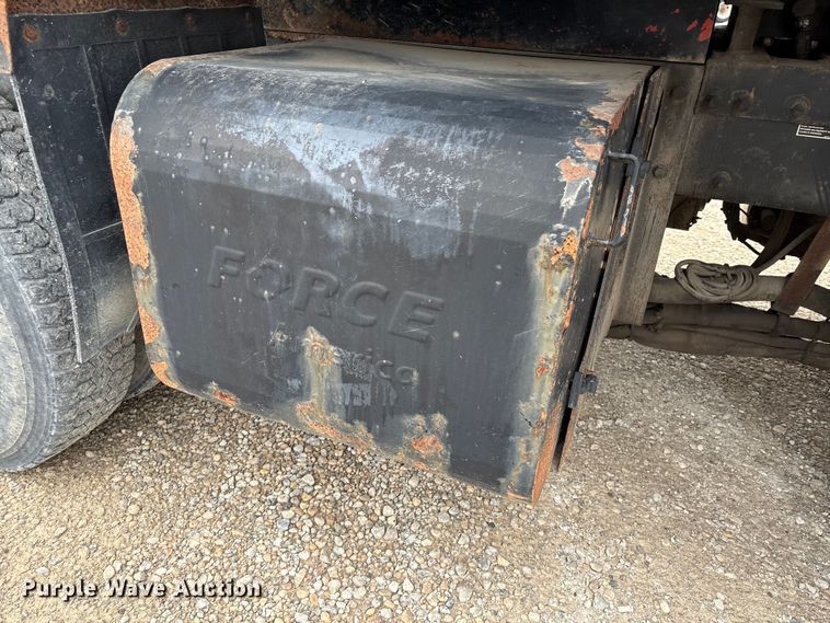 image for item EU0622 2014 Peterbilt 348 dump truck