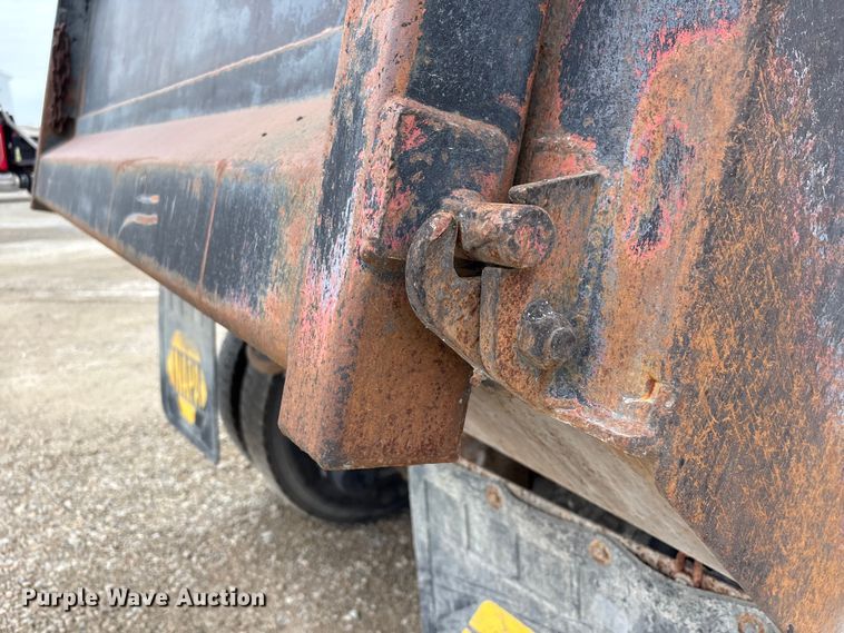 image for item EU0622 2014 Peterbilt 348 dump truck