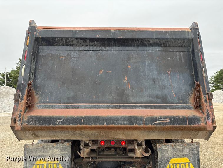 image for item EU0622 2014 Peterbilt 348 dump truck