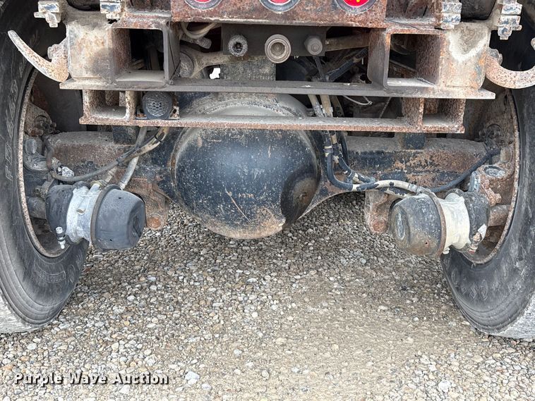 image for item EU0622 2014 Peterbilt 348 dump truck