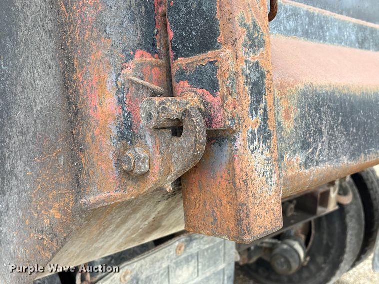 image for item EU0622 2014 Peterbilt 348 dump truck
