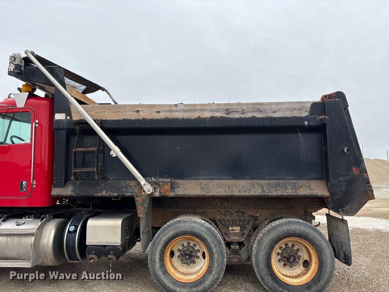 image for item EU0622 2014 Peterbilt 348 dump truck