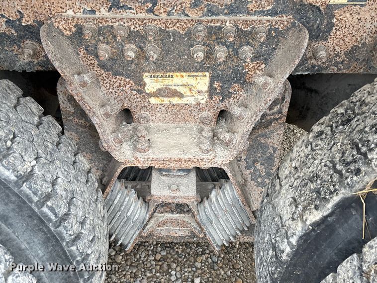 image for item EU0622 2014 Peterbilt 348 dump truck
