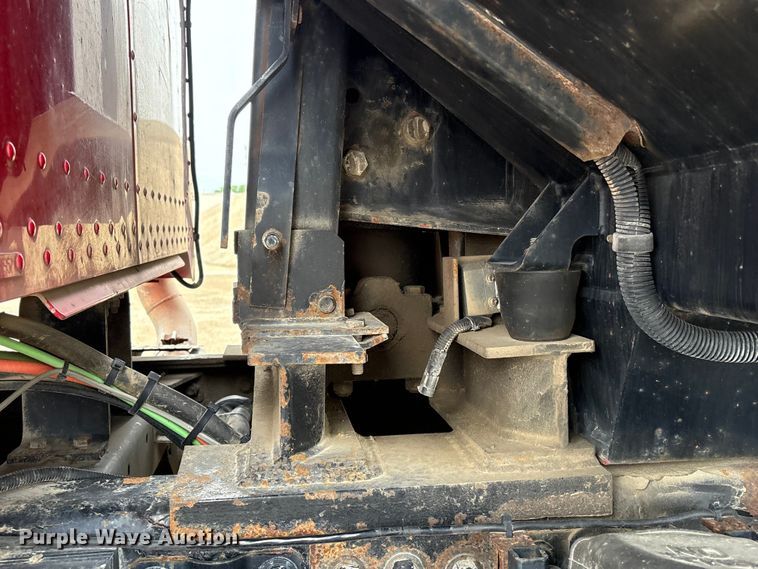 image for item EU0622 2014 Peterbilt 348 dump truck