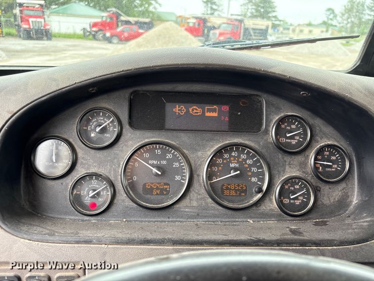 image for item EU0622 2014 Peterbilt 348 dump truck