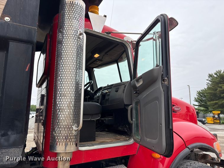image for item EU0622 2014 Peterbilt 348 dump truck