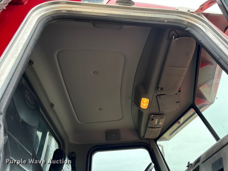 image for item EU0622 2014 Peterbilt 348 dump truck