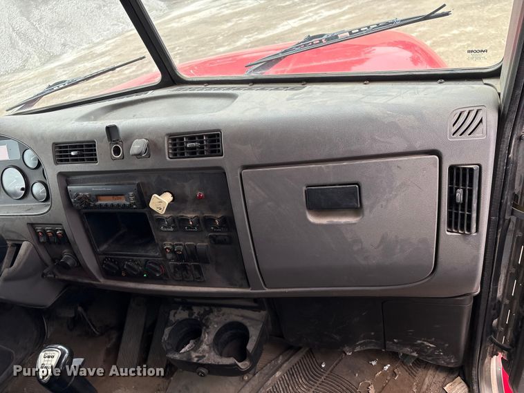 image for item EU0622 2014 Peterbilt 348 dump truck