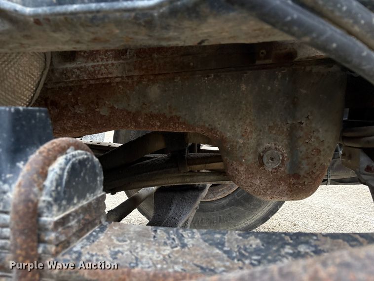 image for item EU0622 2014 Peterbilt 348 dump truck