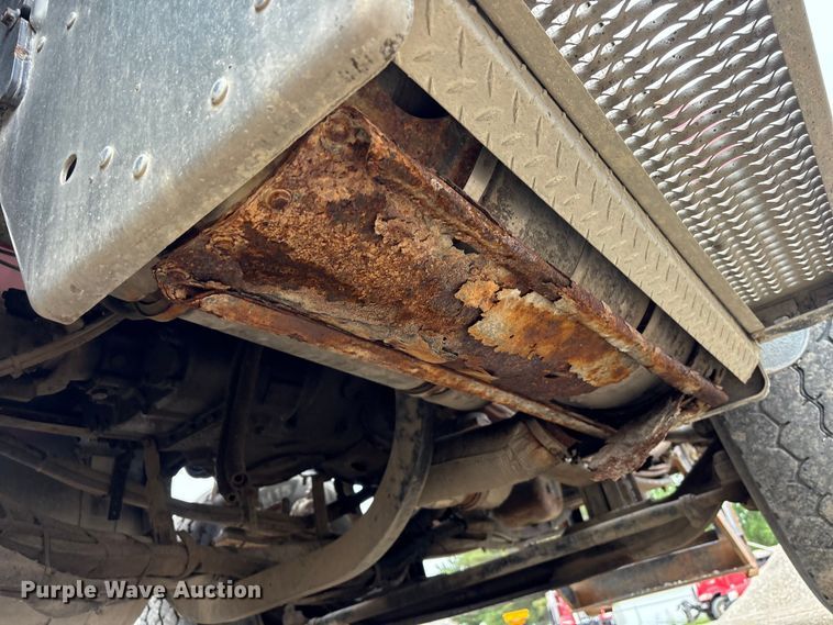 image for item EU0622 2014 Peterbilt 348 dump truck