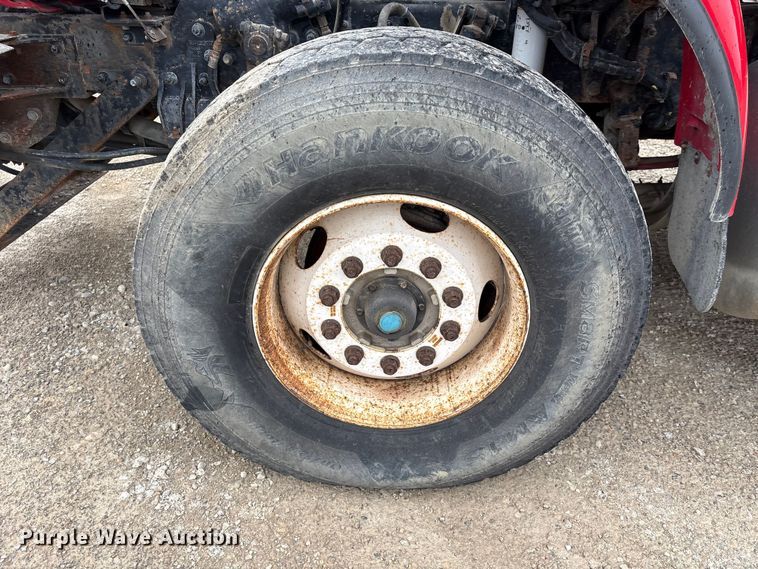 image for item EU0622 2014 Peterbilt 348 dump truck