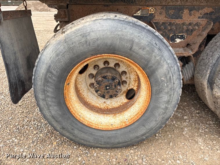 image for item EU0622 2014 Peterbilt 348 dump truck