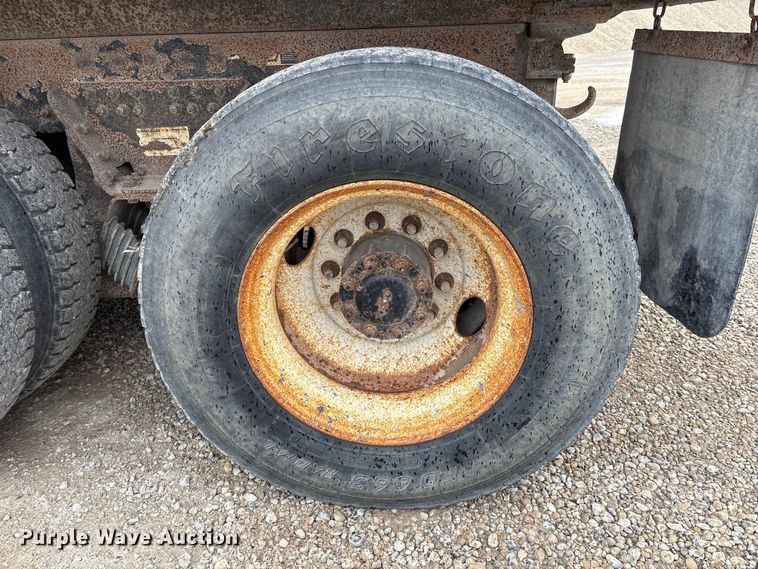 image for item EU0622 2014 Peterbilt 348 dump truck