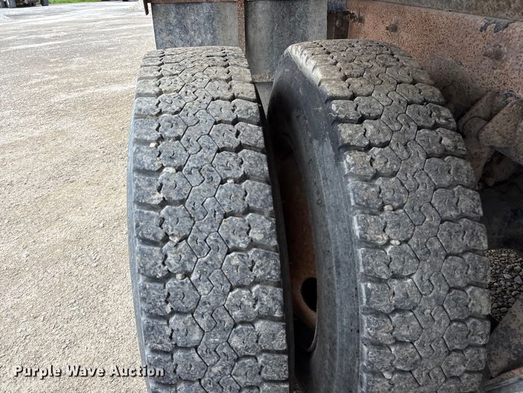 image for item EU0622 2014 Peterbilt 348 dump truck