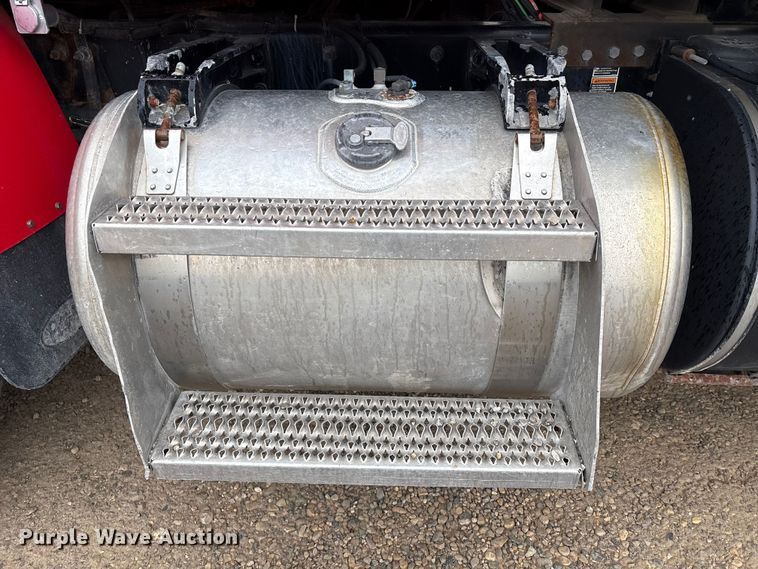 image for item EU0623 2016 Peterbilt 348 dump truck