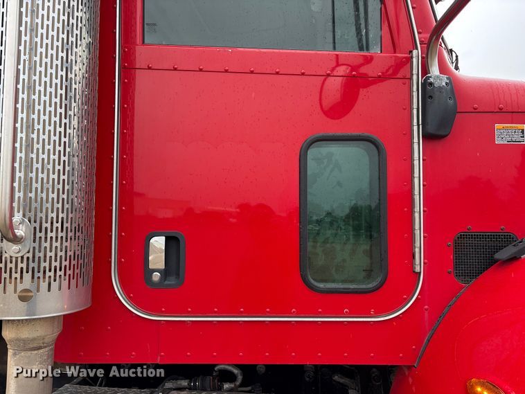 image for item EU0623 2016 Peterbilt 348 dump truck