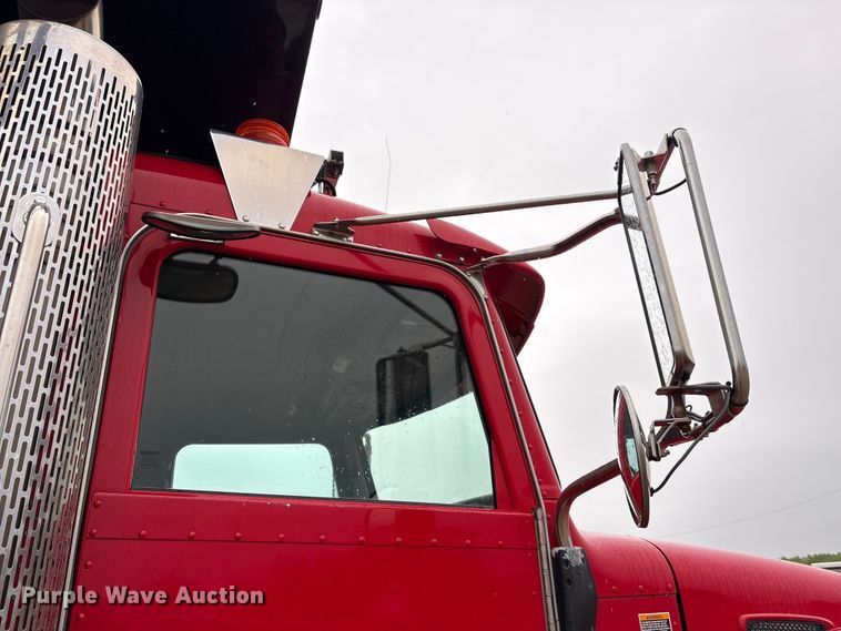 image for item EU0623 2016 Peterbilt 348 dump truck
