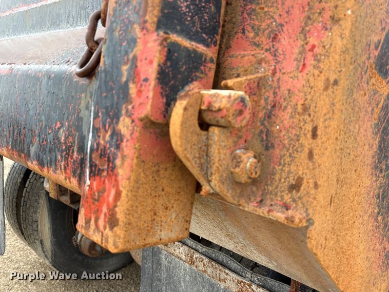 image for item EU0623 2016 Peterbilt 348 dump truck