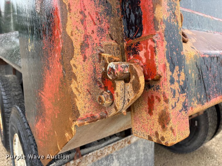 image for item EU0623 2016 Peterbilt 348 dump truck