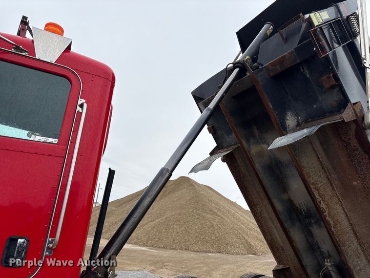 image for item EU0623 2016 Peterbilt 348 dump truck