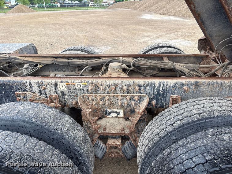 image for item EU0623 2016 Peterbilt 348 dump truck