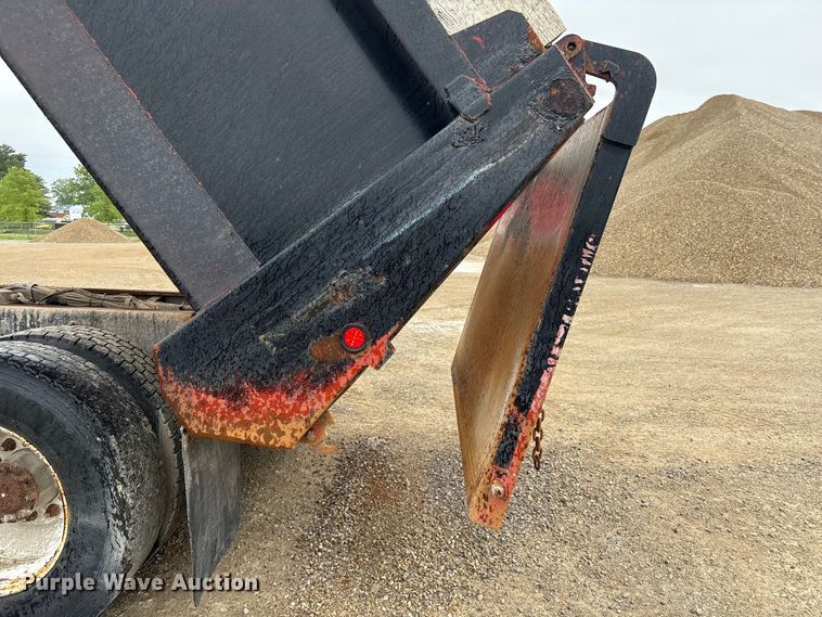 image for item EU0623 2016 Peterbilt 348 dump truck