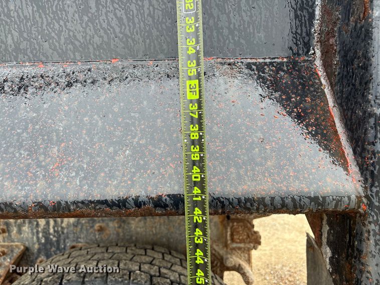 image for item EU0623 2016 Peterbilt 348 dump truck