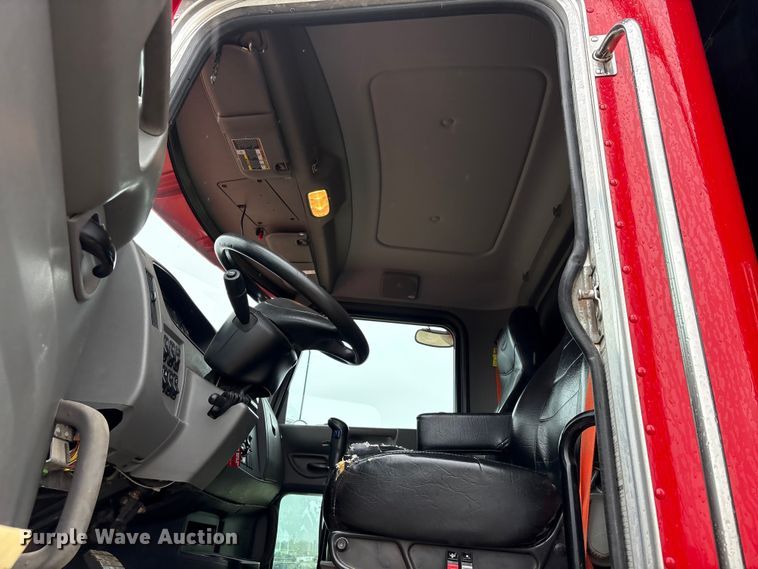 image for item EU0623 2016 Peterbilt 348 dump truck