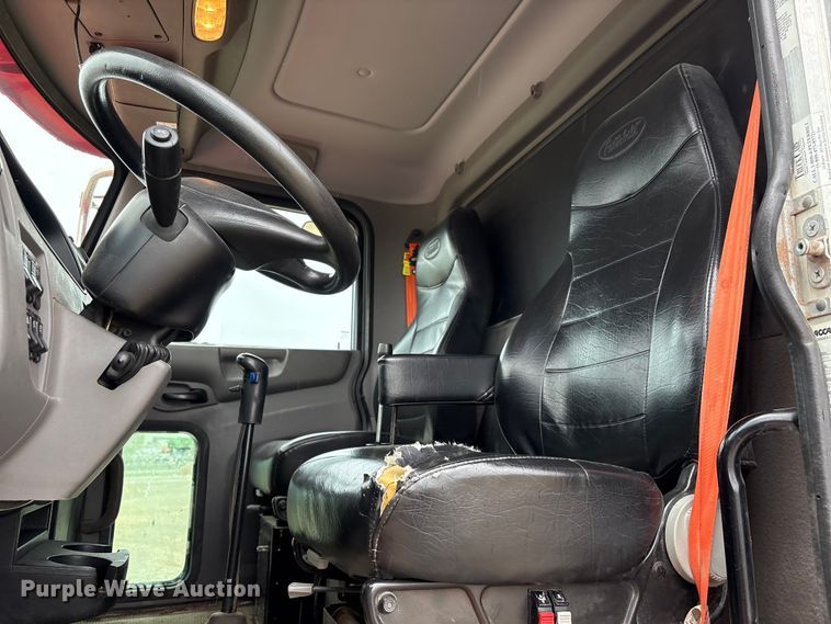 image for item EU0623 2016 Peterbilt 348 dump truck