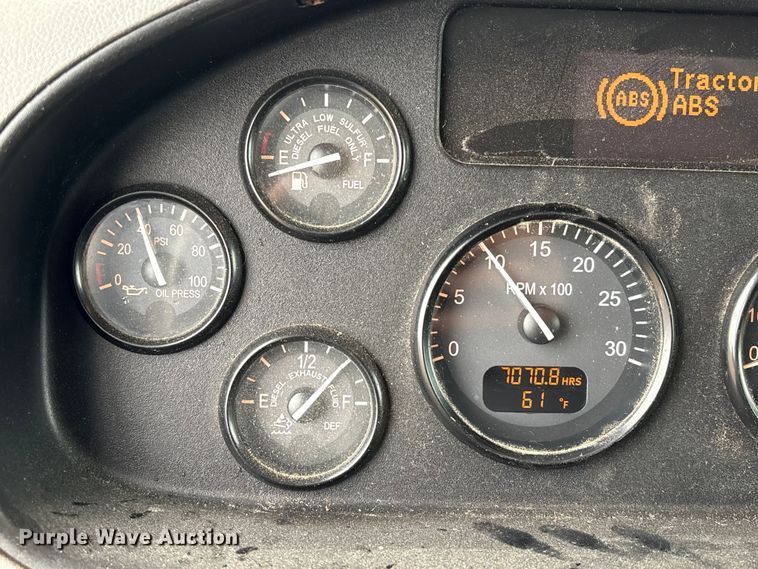 image for item EU0623 2016 Peterbilt 348 dump truck