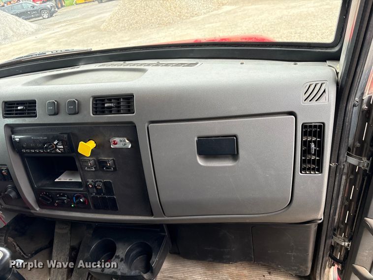 image for item EU0623 2016 Peterbilt 348 dump truck