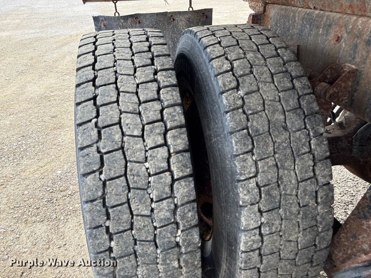 image for item EU0623 2016 Peterbilt 348 dump truck