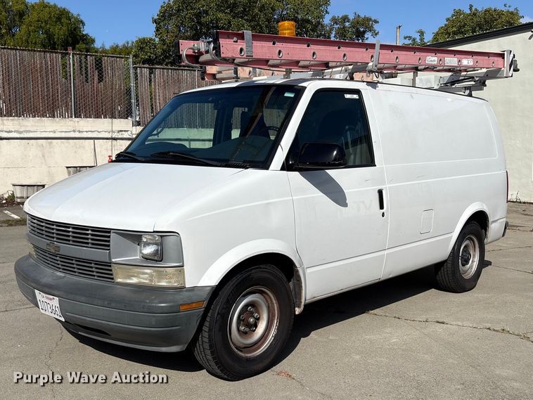 image for item EU8669 2000 Chevrolet Astro van