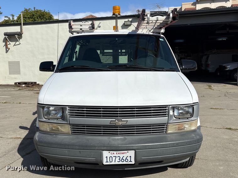 image for item EU8669 2000 Chevrolet Astro van