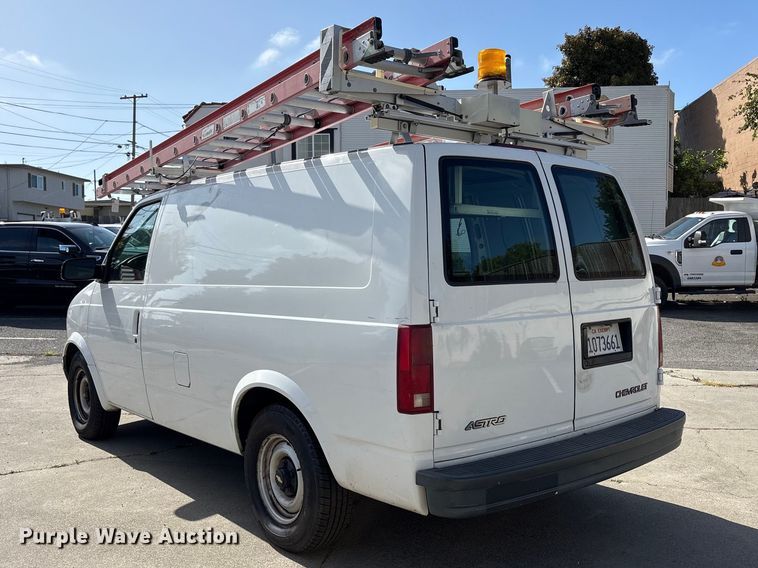 image for item EU8669 2000 Chevrolet Astro van