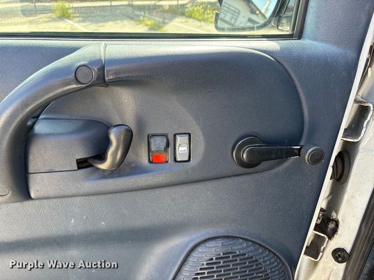 image for item EU8669 2000 Chevrolet Astro van