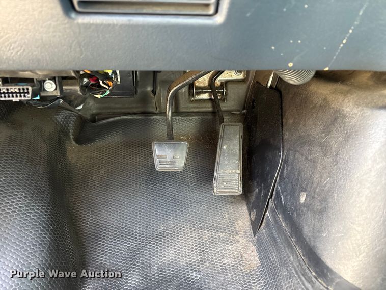 image for item EU8669 2000 Chevrolet Astro van