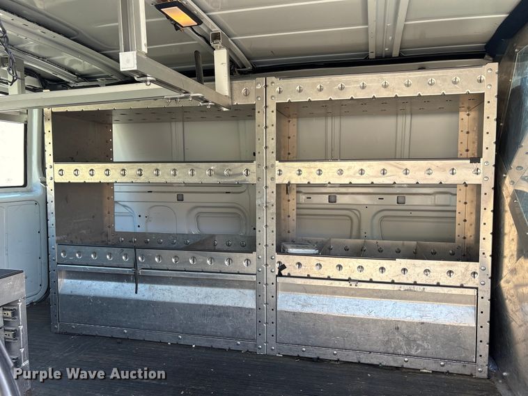 image for item EU8669 2000 Chevrolet Astro van