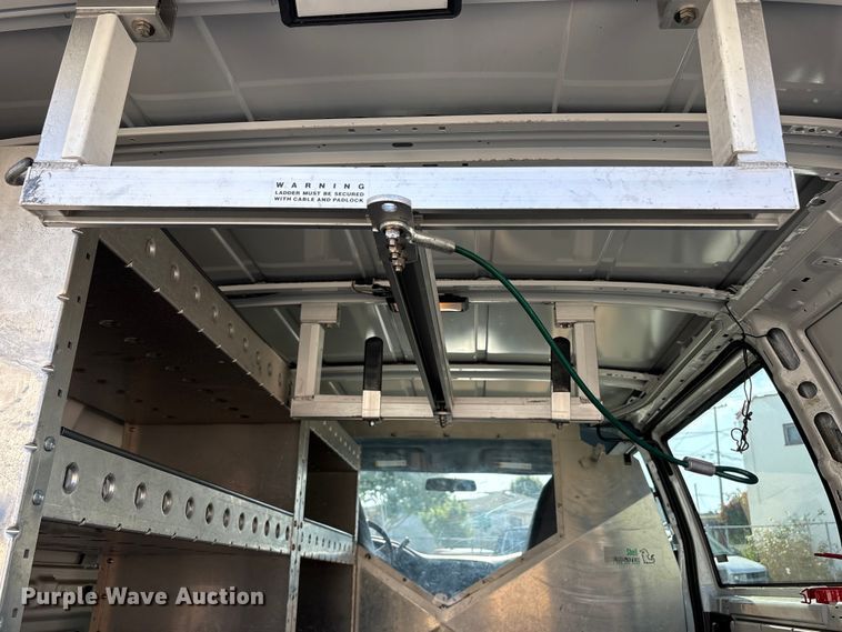 image for item EU8669 2000 Chevrolet Astro van