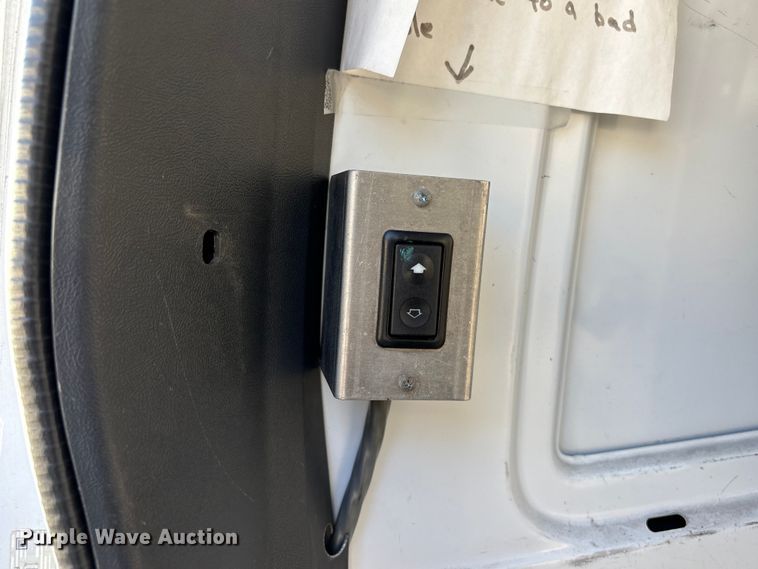 image for item EU8669 2000 Chevrolet Astro van