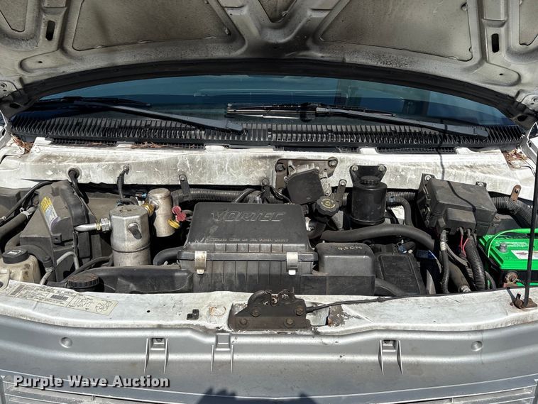 image for item EU8669 2000 Chevrolet Astro van