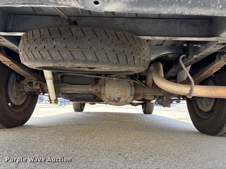 image for item EU8669 2000 Chevrolet Astro van