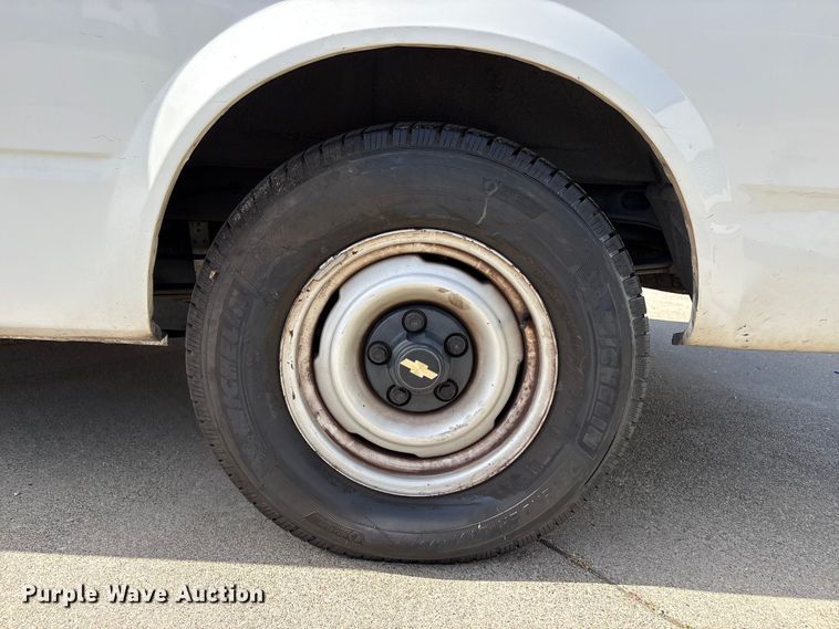 image for item EU8669 2000 Chevrolet Astro van