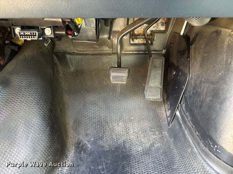 image for item EU8670 2000 Chevrolet Astro van