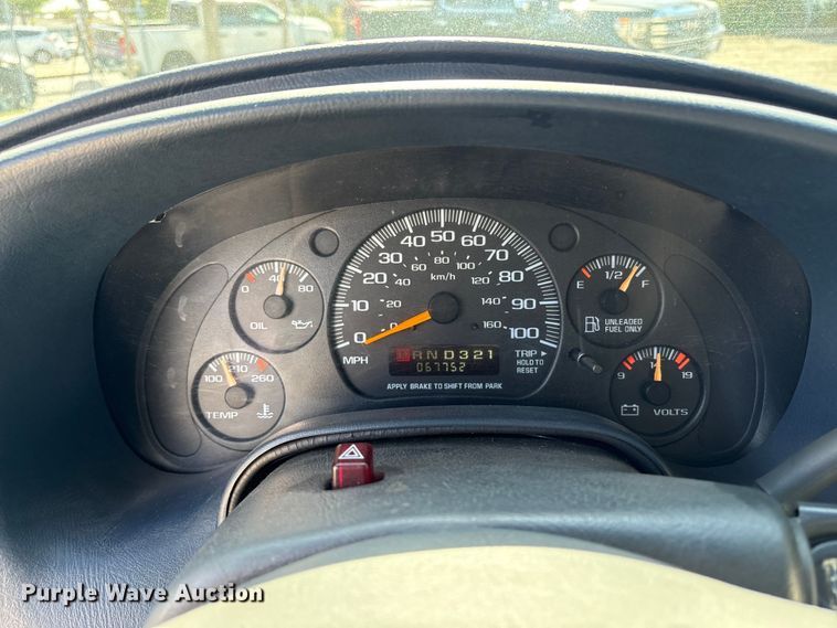 image for item EU8670 2000 Chevrolet Astro van