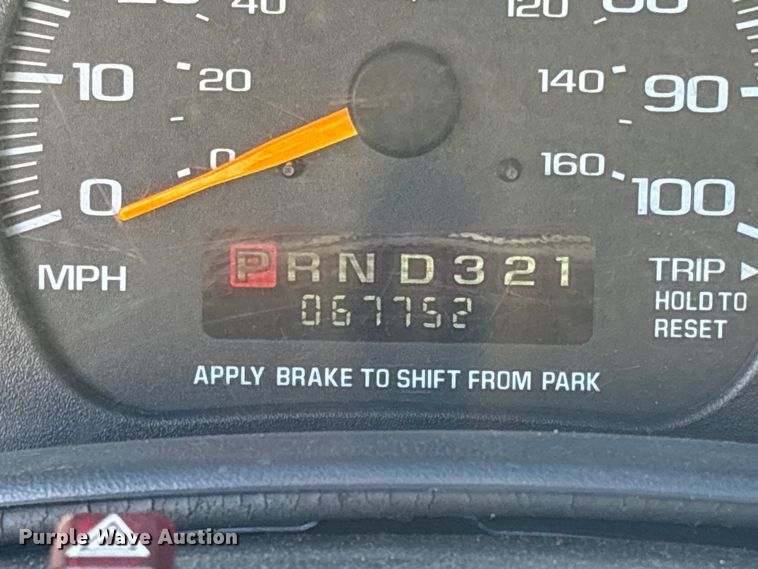 image for item EU8670 2000 Chevrolet Astro van