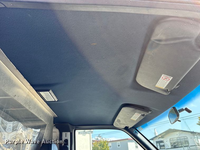 image for item EU8670 2000 Chevrolet Astro van