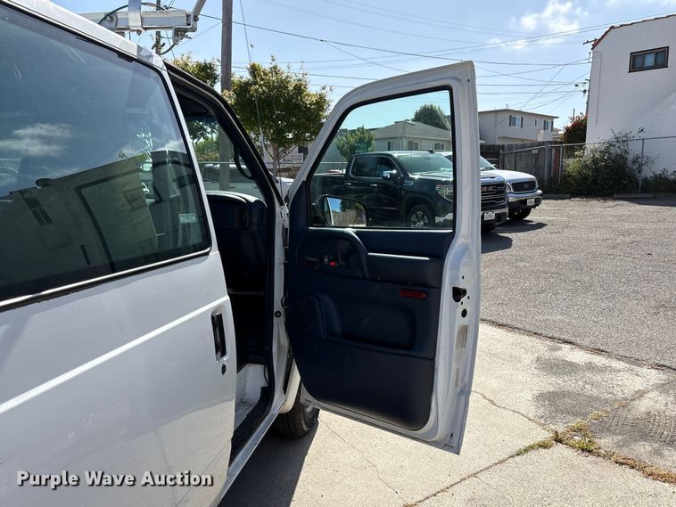 image for item EU8670 2000 Chevrolet Astro van
