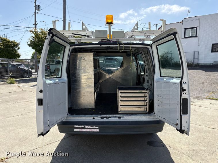 image for item EU8670 2000 Chevrolet Astro van